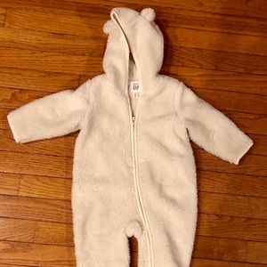 GAP BABY snow suit, size 6-12 months
